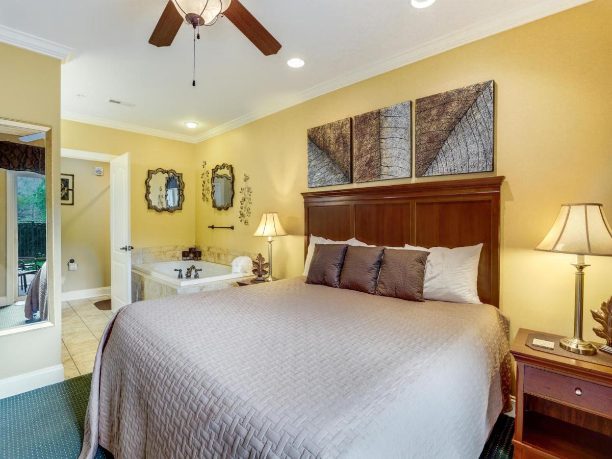 Downtown Delight, 2 Bedrooms, Pool, Hot Tub, Sleeps 6 Gatlinburg Exterior foto